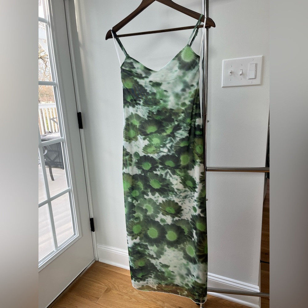 NWT Motel Chanda Maxi Dress In Xray Blurred Daisy Green